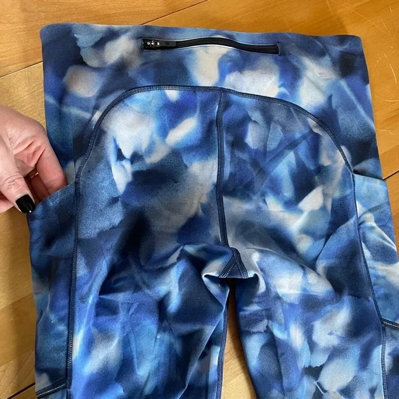 Lululemon leggings,  size 6 multi blue pattern . - Picture 4 of 7